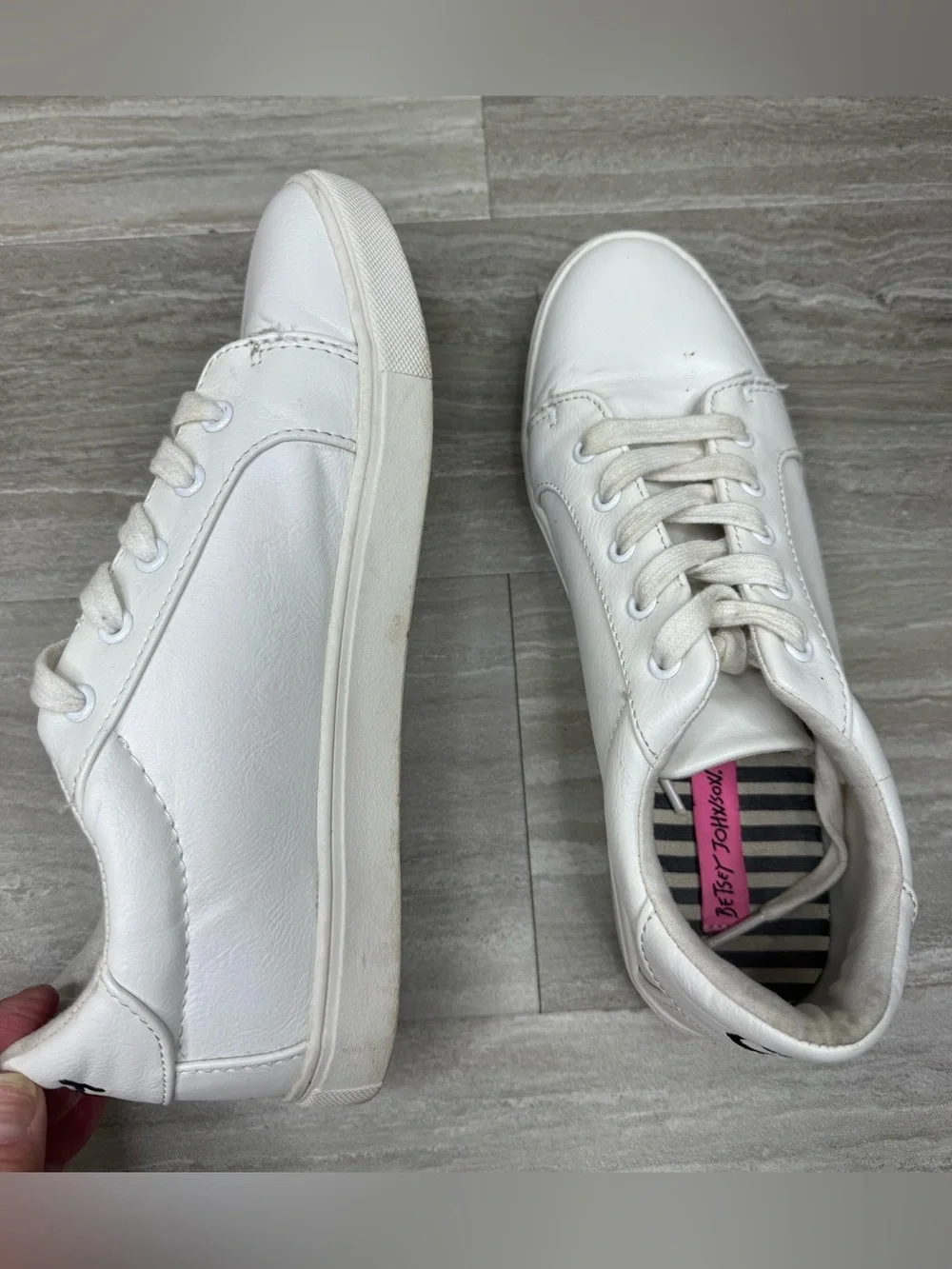 Betsey Johnson Boom White Leather Sneakers Womens Size 9
